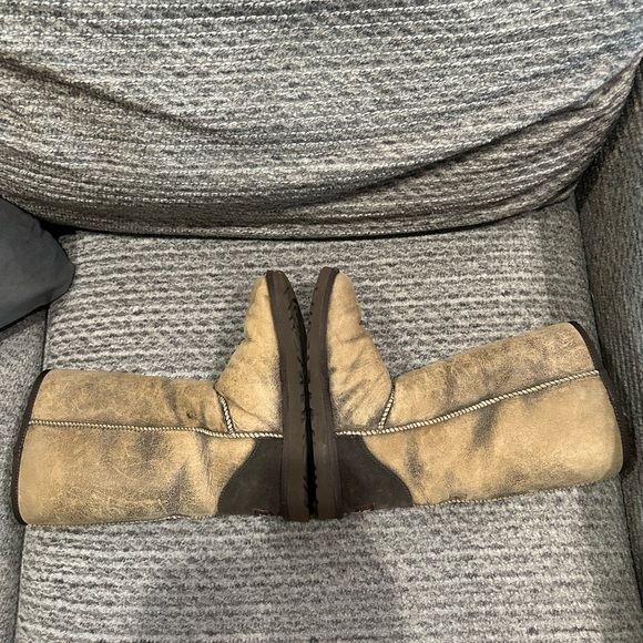 UGG Distressed Suede
Leather Classic Tall Womens Boots, Size
6 - Picture 3 of 6